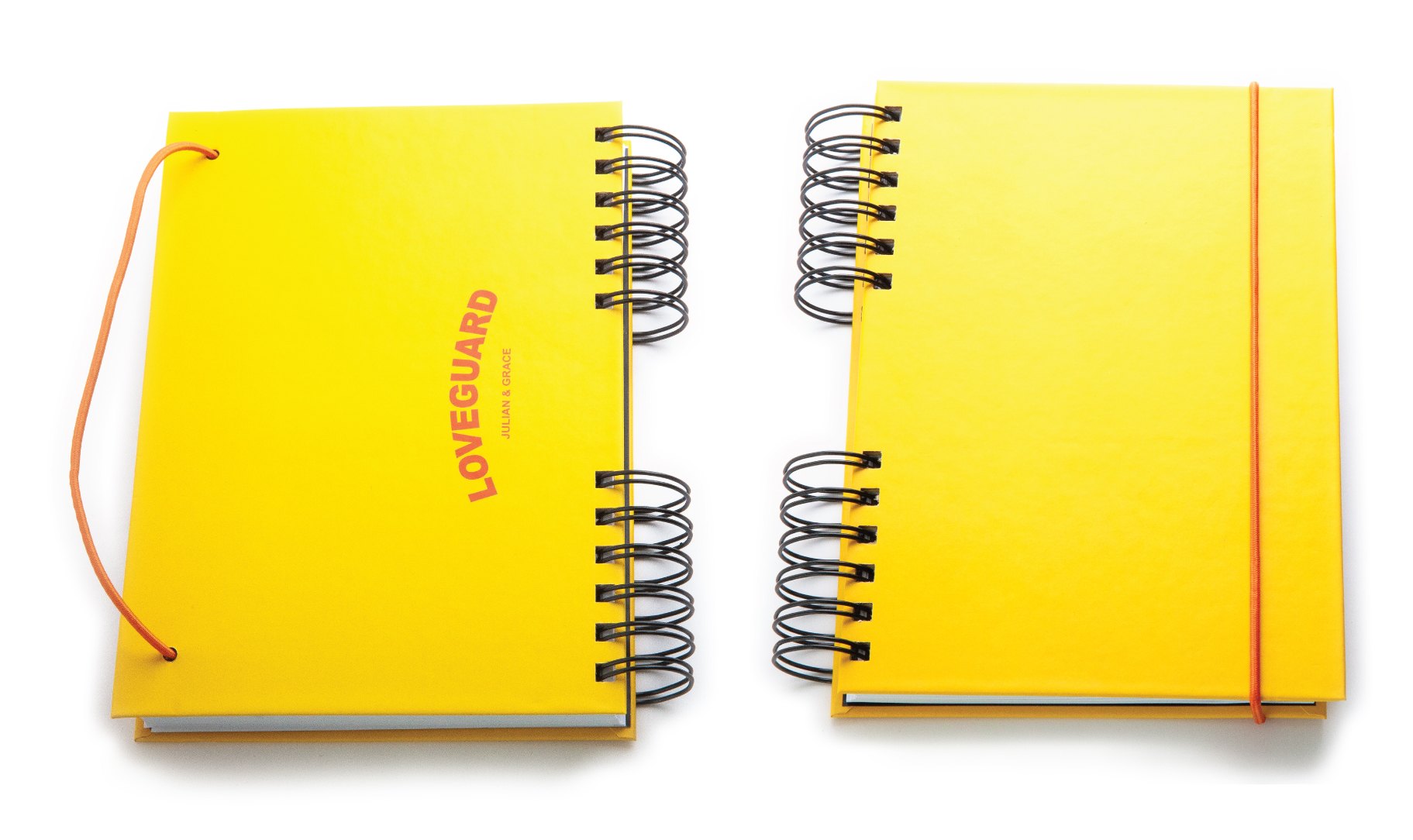 Caderno LOVEGUARD amarelo — frente e verso